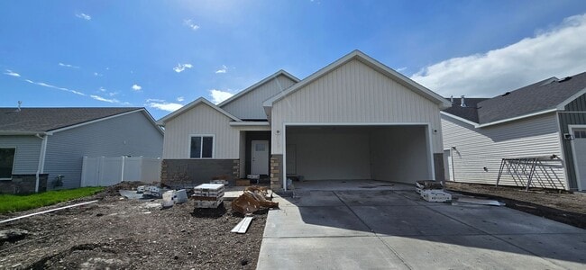 Building Photo - B532AG