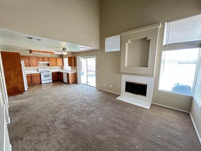 Building Photo - Gorgeous 4-bedroom home with a pool!
