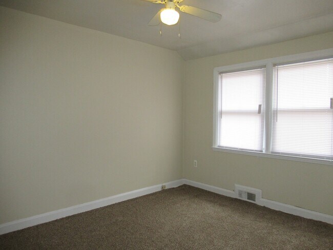 Building Photo - Charming 3 Bedroom/1.5 Bathroom Townhome in Cameron Village, MD!