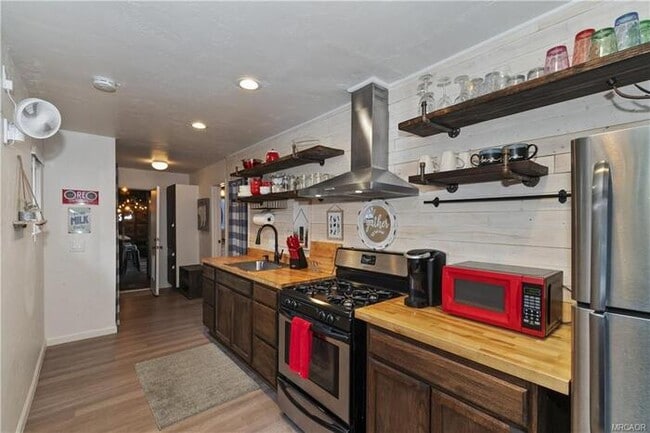 Building Photo - Move-In Ready 2 Bed / 2 Bath + Bonus Room & Den/Office