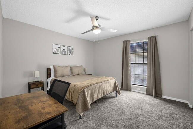 Building Photo - 13915 Heritage Club Dr