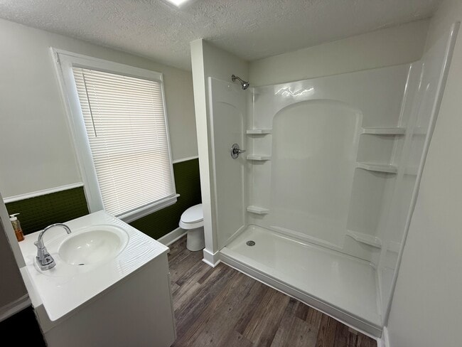 Building Photo - 835 Inman St