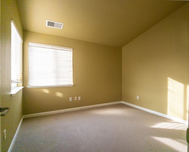 Building Photo - 15 Parkridge Cir