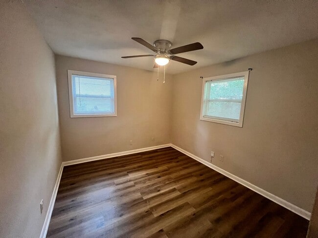 Building Photo - Beautiful Remodel!