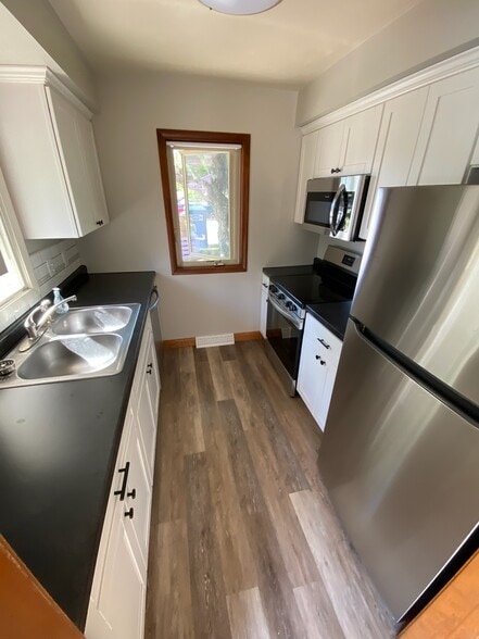 Kitchen - 3509 Aquila Ave S