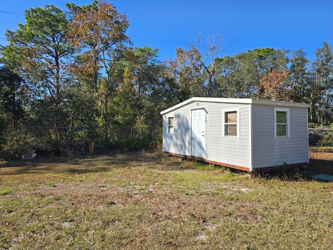 Building Photo - Newer 2/2 Mobile with Large Fenced Yard in...