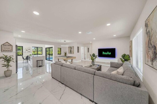 Building Photo - 305 NW 124th St