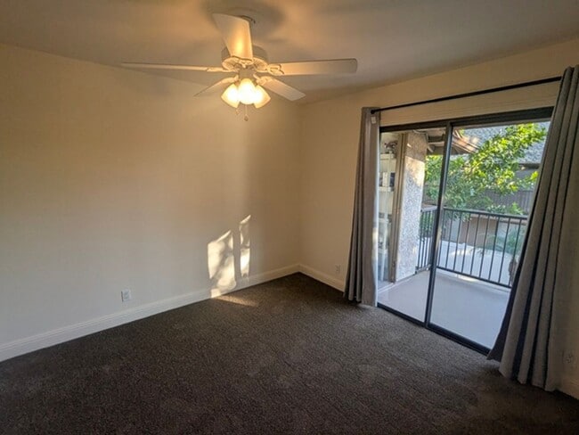 Building Photo - 2 Bedroom-1 Bathroom Single Story Condo; 2nd floor unit in Lakeside