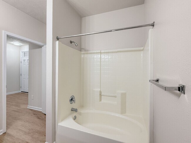 Building Photo - 702 Beachfront Dr