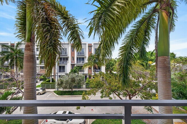 Building Photo - 1044 NE 18th Ave