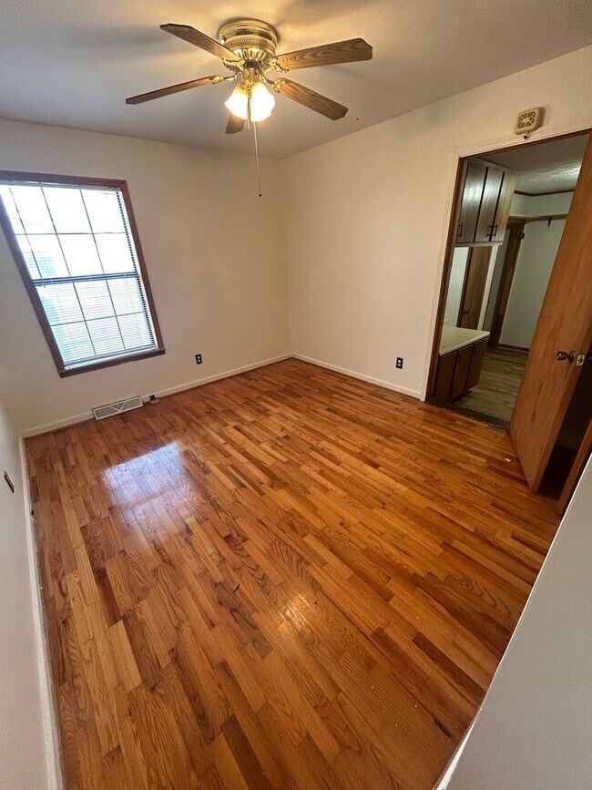 Building Photo - 3/2 House in Jamestown/Lindale $1,495