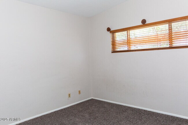 Building Photo - 2601 N 68th Pl