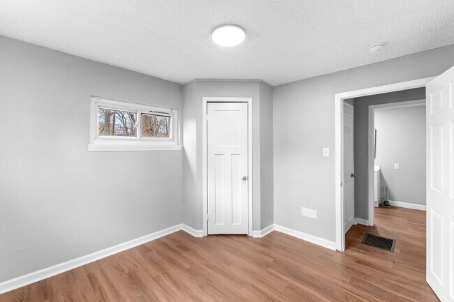 Building Photo - Newly Renovated 3-Bed Gem with Massive Yard – Modern Columbus Living!