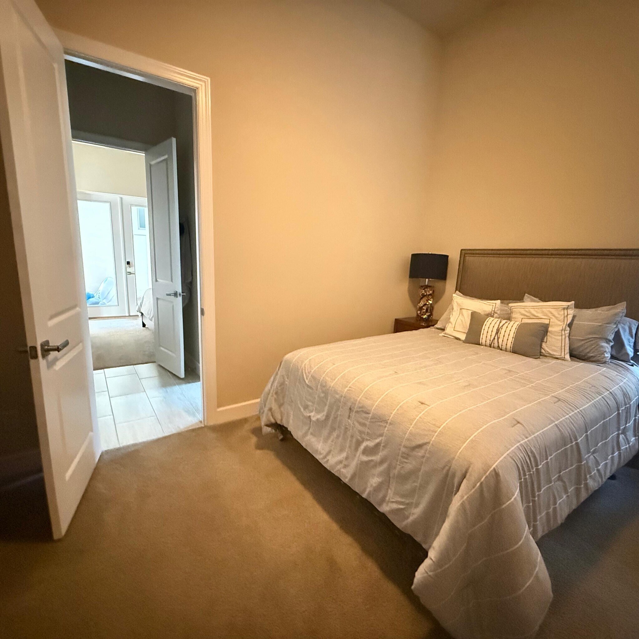 Building Photo - 1 Lionspaw VII Nobles