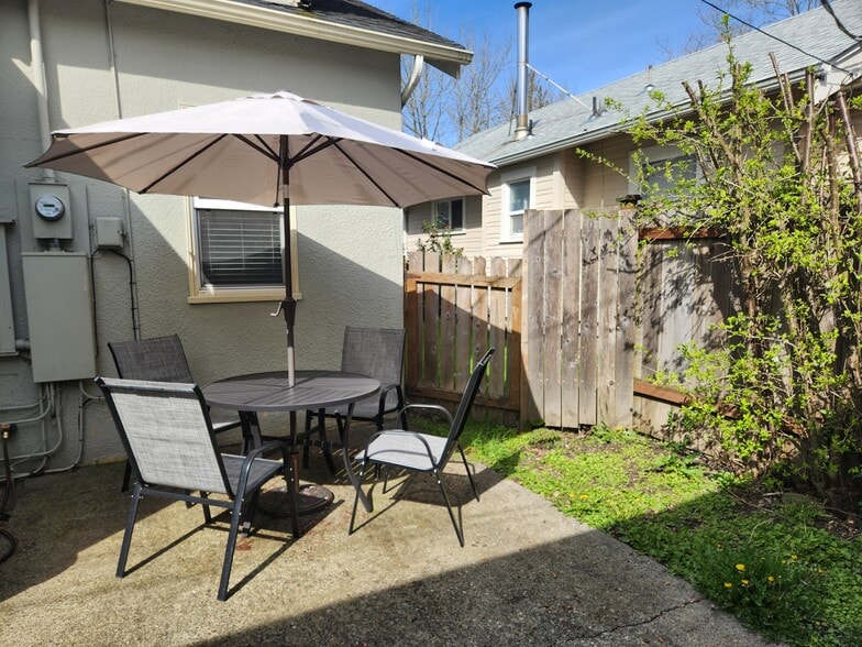 Backyard Patio - 811 N Junett St