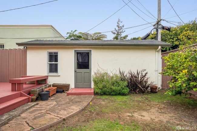 Building Photo - 420 Miramar Ave