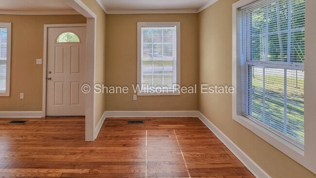 Building Photo - Cozy little 1 BR / 1 BA with big yard in Rossville, GA!! This one won't last long, come look at t...