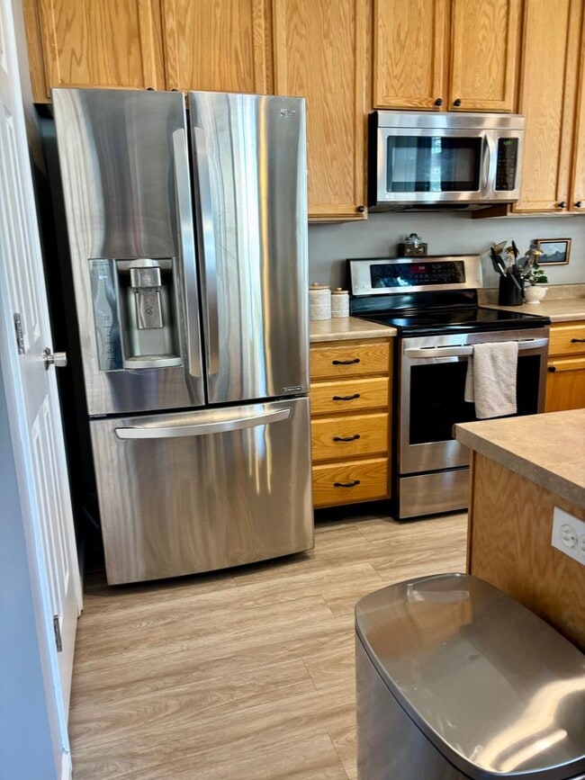 Building Photo - GORGEOUS Townhome!!!