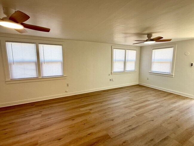 Building Photo - 205 S Crawford Ave