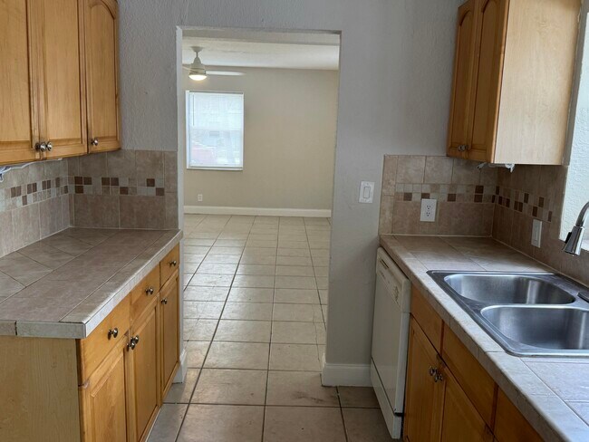 Building Photo - 1508 NW 1st Ave