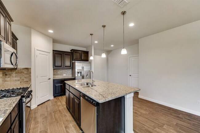 Building Photo - 415 Helm Ln
