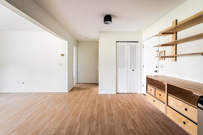 Building Photo - Updated One-Bedroom in Cherboneau North | ...