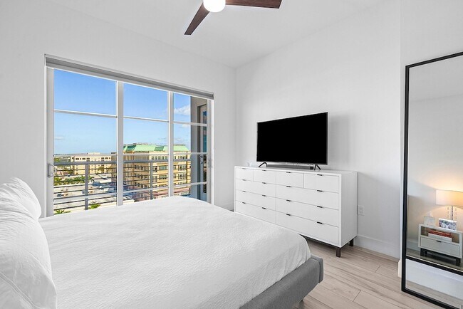 Building Photo - 155 E Boca Raton Rd