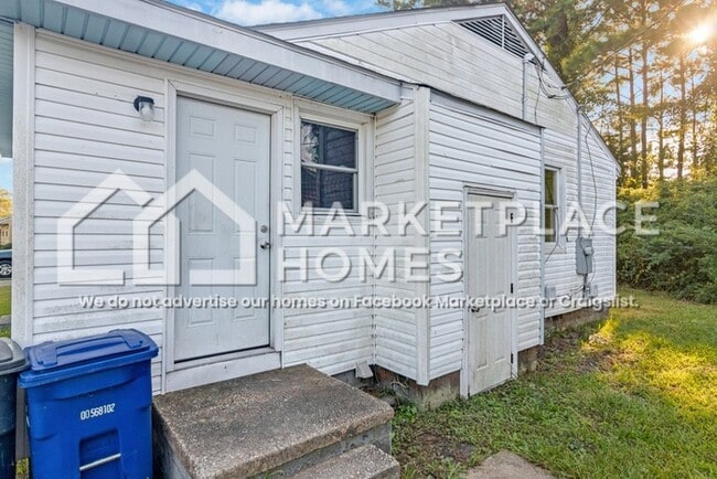 Building Photo - 2247 Onslow Dr