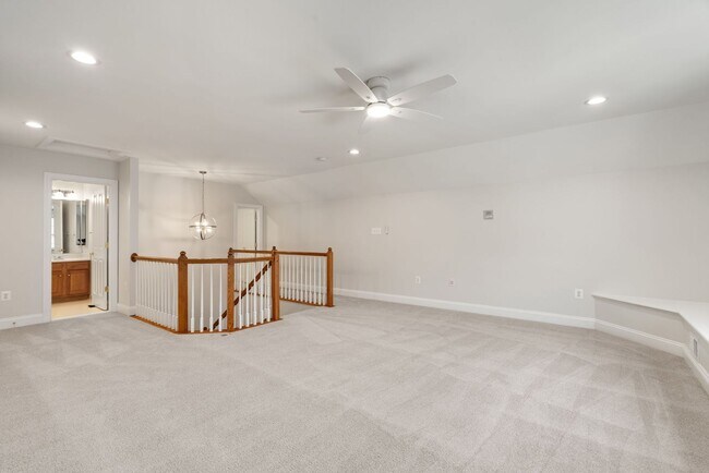 Building Photo - Stunning 4 level detached home close to the Mosaic District in Fairfax!