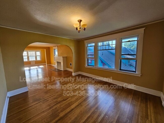 Building Photo - 1402 SE 30th Ave