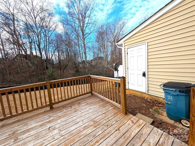 Building Photo - 7383 Sun Dance Dr