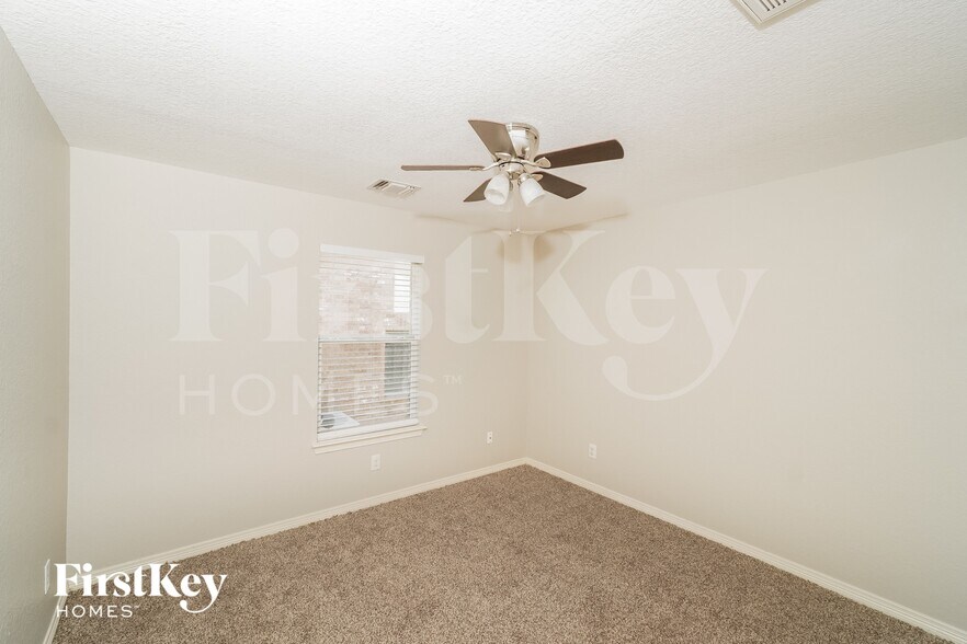 Building Photo - 339 Primrose Way