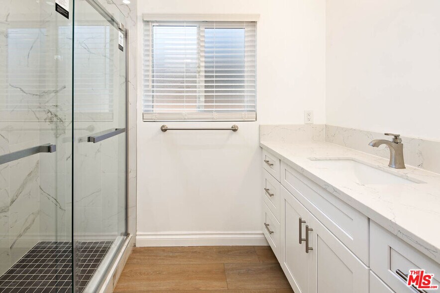 Building Photo - 1436 W 152nd St