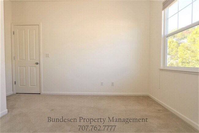 Building Photo - 18 Rowe Ranch Dr