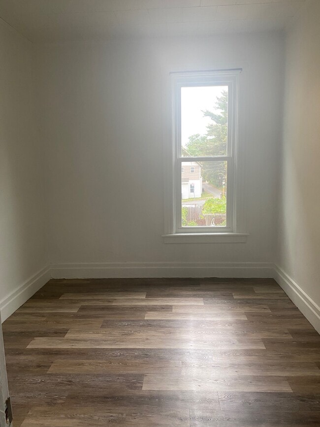 Building Photo - 12 E Sunnyside Way