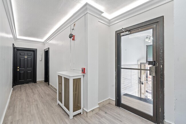 Building Photo - 6700 Park Ave