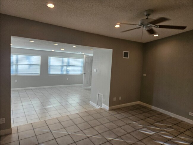 Building Photo - 2586 NW 58th Ave