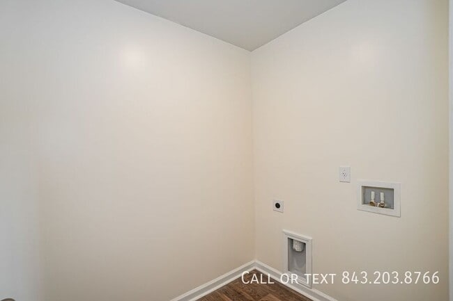 Building Photo - 472 Cedarview Rd