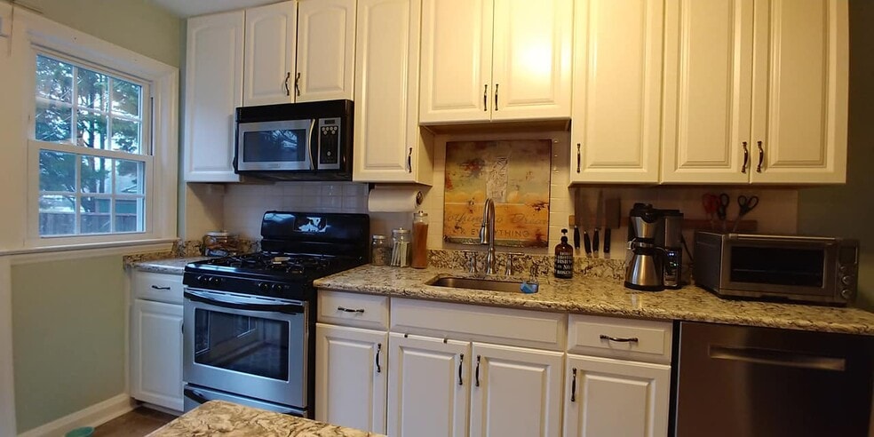 Kitchen - 171 Dumbarton Rd
