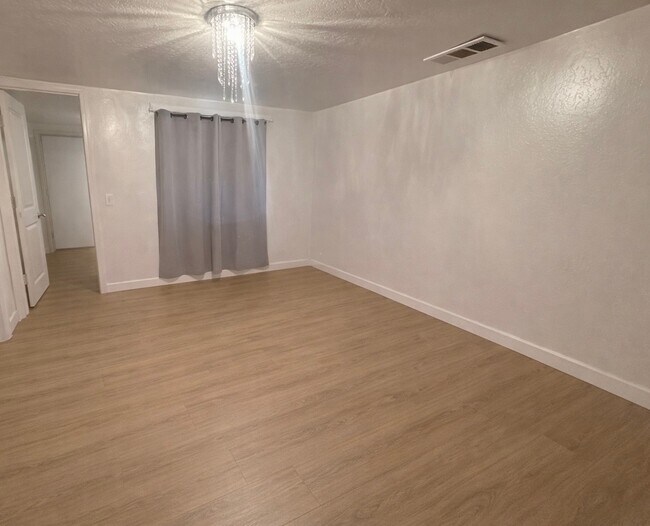 Building Photo - 415 S Lafond Rd