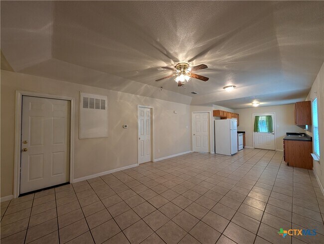 Building Photo - 956 Misty Acres Dr