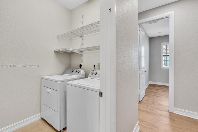 Building Photo - 11541 SW 15th Ave