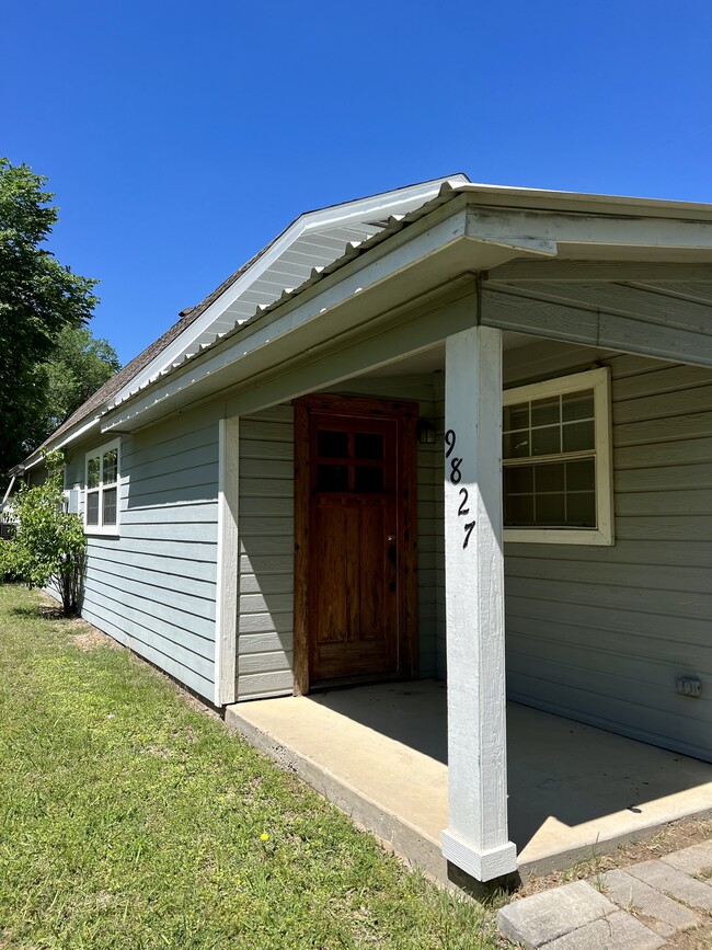 Primary Photo - 9827 Fort Worth Dr