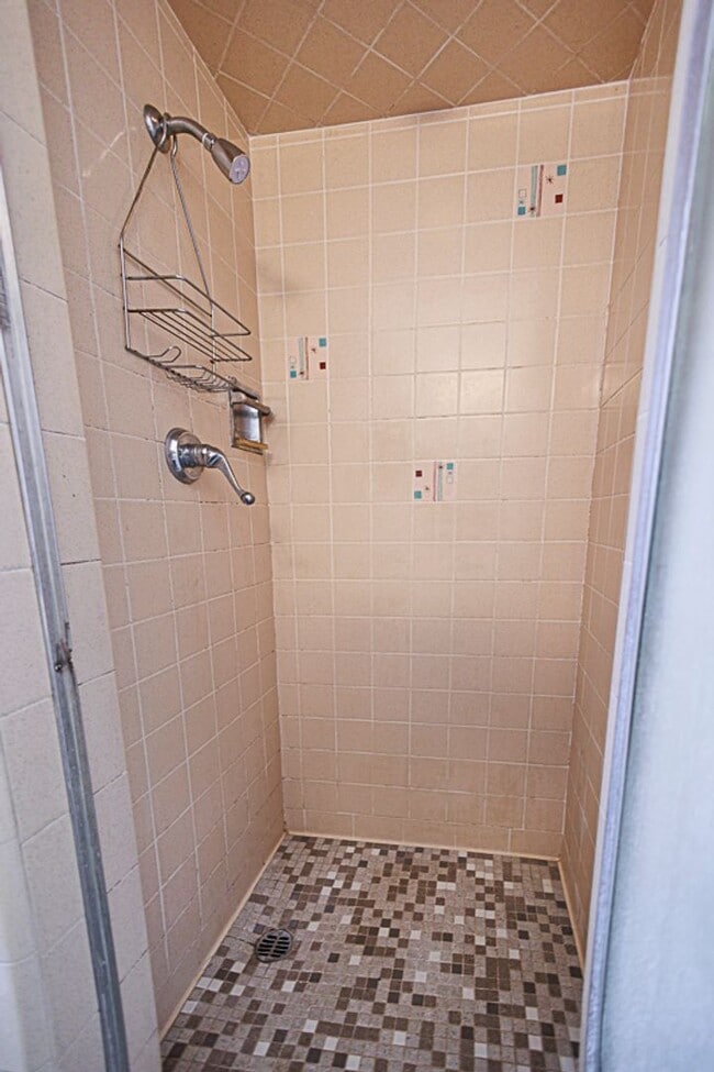 Building Photo - Charming three bedroom, two bath home with a Garage