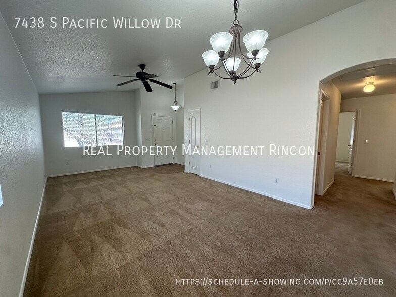 Building Photo - 7438 S Pacific Willow Dr
