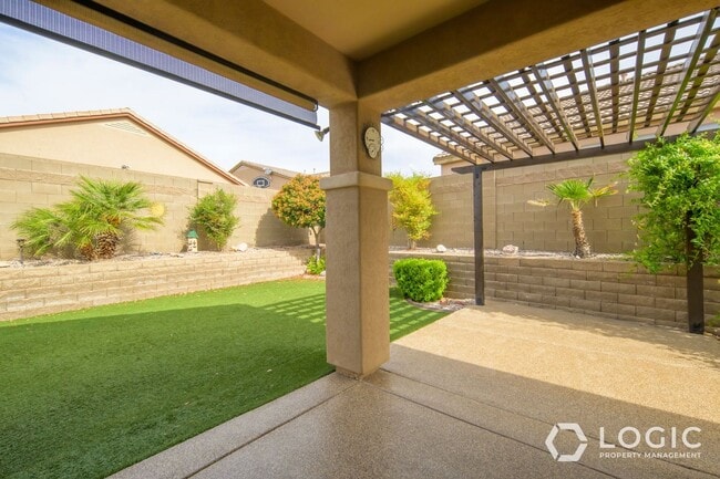 Building Photo - 2445 E White Horse Dr