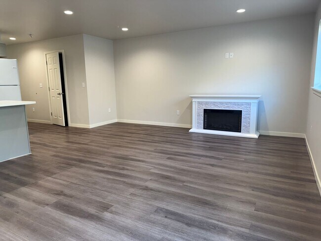 Building Photo - 5307 Smitten Street #3