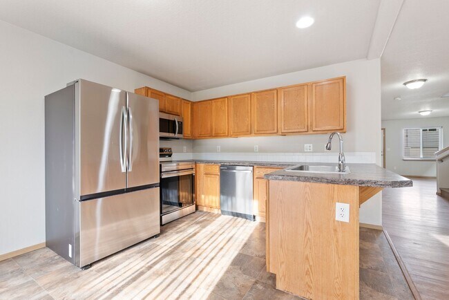 Building Photo - Beautiful 4bed/2.5bath