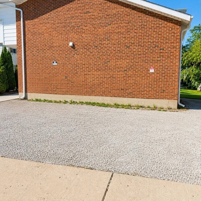 Building Photo - 8029 W Lyons St