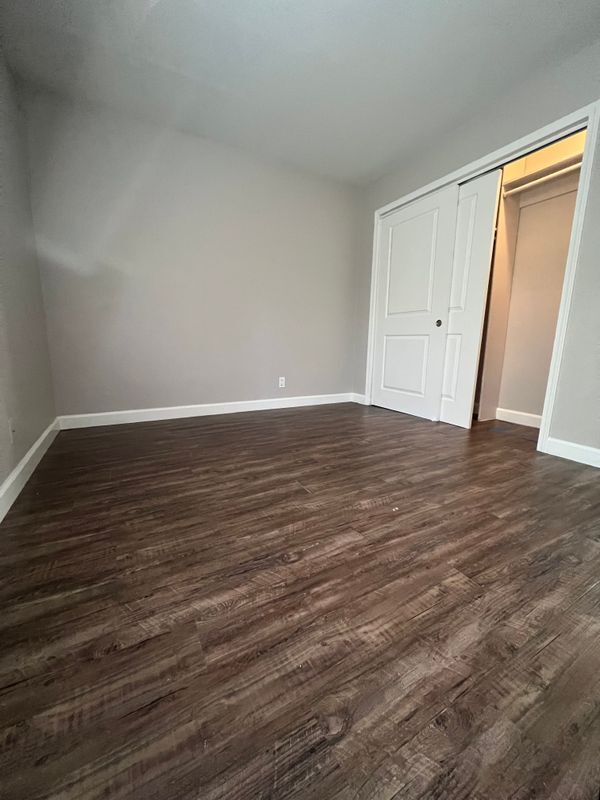 Building Photo - 3401 Hillsborough Dr